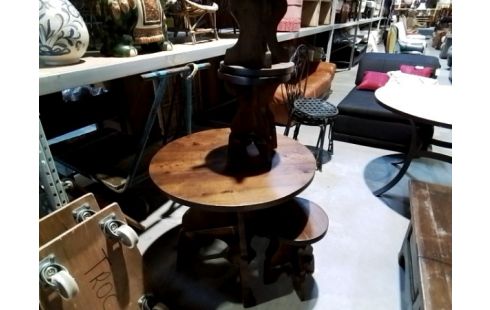 TABLE RONDE PLUS 4 TABOURETS STYLE MÉDIÉVAL