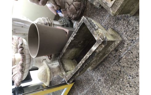 JARDINIERE EN BÉTON