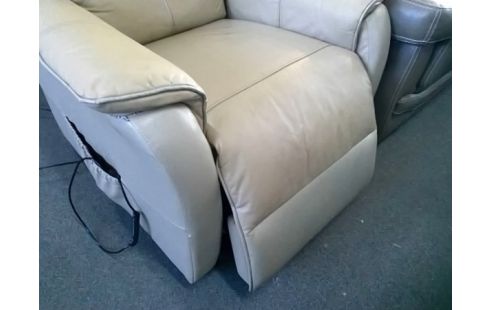 FAUTEUIL ELECTRIQUE SUR ROULETTES