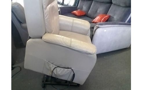 FAUTEUIL ELECTRIQUE SUR ROULETTES