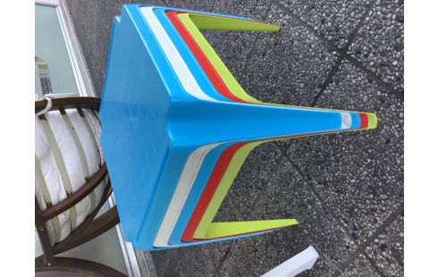 TABLE ENFANT COLOREE