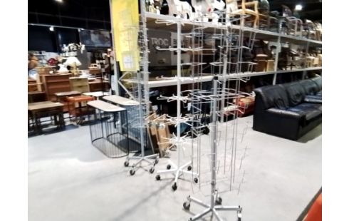 PRESENTOIR SUR ROULETTES MÉTAL