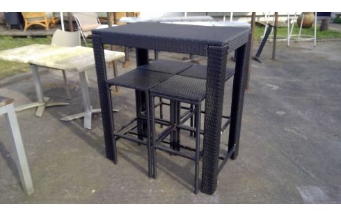 PARTY TAFEL MET 4 HOGE STOELEN