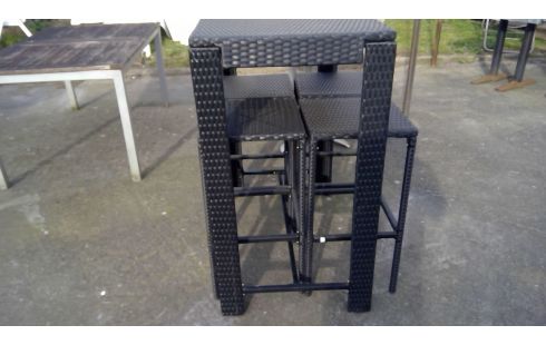 PARTY TAFEL MET 4 HOGE STOELEN