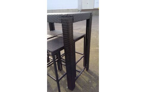 PARTY TAFEL MET 4 HOGE STOELEN