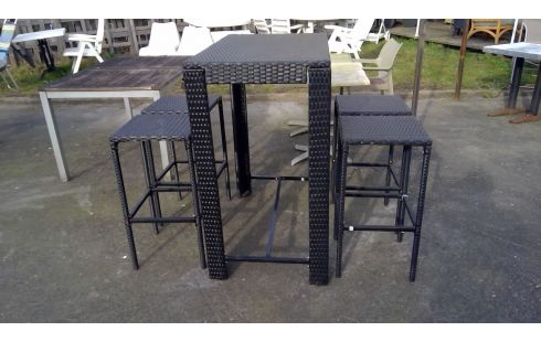 PARTY TAFEL MET 4 HOGE STOELEN