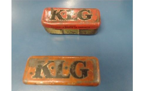 ANCIENNES BOUGIES K.L.G DANS LEURS BOITES D'ORIGINE