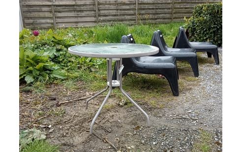 TABLE JARDIN METAL ET VERT