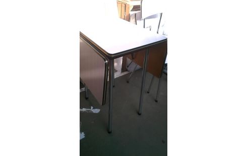 KEUKENTAFEL FORMICA MET 2 STOELEN VINTAGE