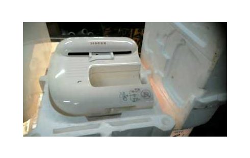 MACHINE A COUDRE + BRODEUSE SINGER