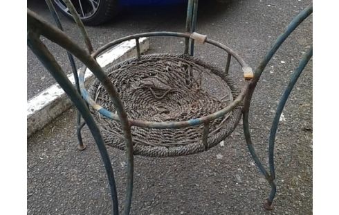 TABLE RONDE PLATEAU VERRE PIED FER (DEFAUT PIED) BE