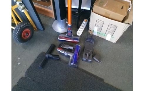 ASPIRATEUR BALAI DYSON V10