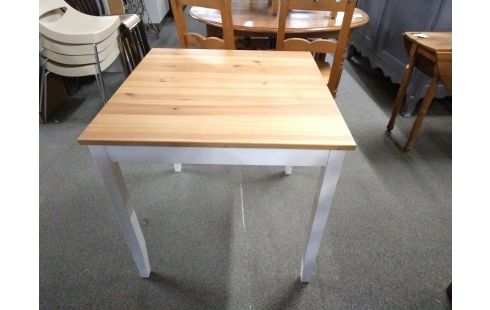 TABLE CARRE IKEA