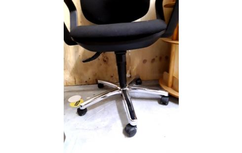 FAUTEUIL DE BUREAU .