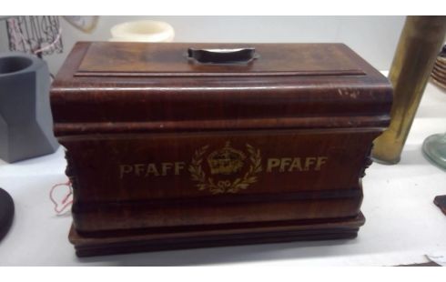 PFAFF NAAIMACHINE  HOUTEN KIST