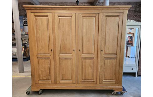 GARDE ROBES 4 PORTES +CLÉ