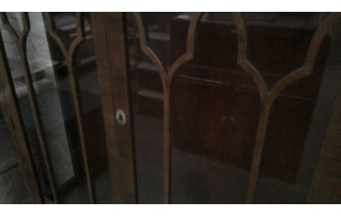 VITRINE ENGLISCH ANTIK MAHAGONI-PYRAMIDE