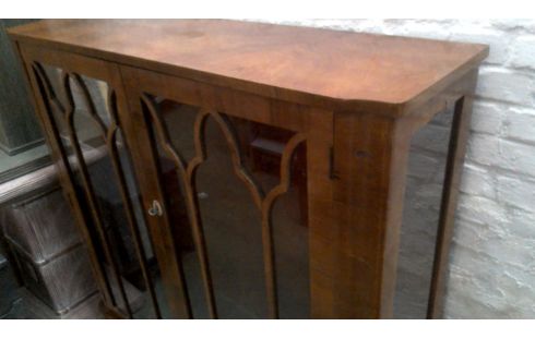 VITRINE ENGLISCH ANTIK MAHAGONI-PYRAMIDE