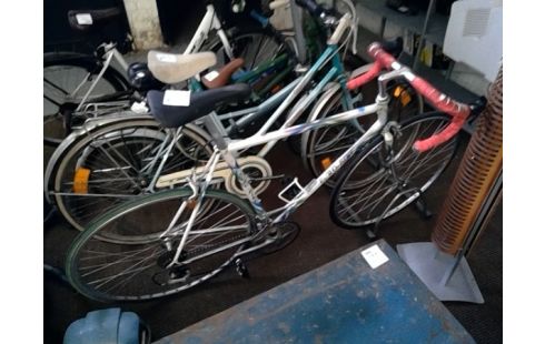 VELO DE COURSE AVEC PIECE CINELI, CAMPAGNOLO ET SHIMANO 105