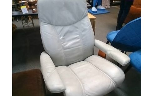 FAUTEUIL STRESSLESS AVEC REPOSE PIED (GRIFFE ET USURE)