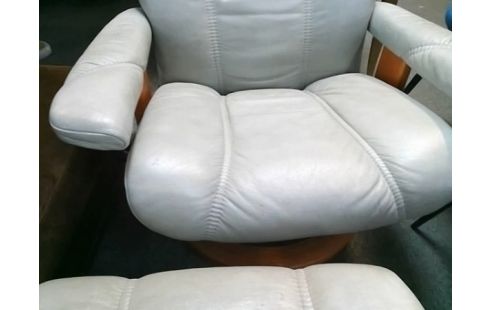 FAUTEUIL STRESSLESS AVEC REPOSE PIED (GRIFFE ET USURE)