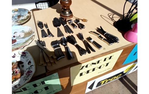 LOT DE COUVERT DIVERS