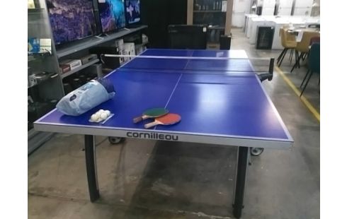 TABLE DE PING PONG EXTERIEUR CORNILLEAU TRÈS BON ÉTAT AVEC BACHE, 2 RAQUETTES ET BALLES