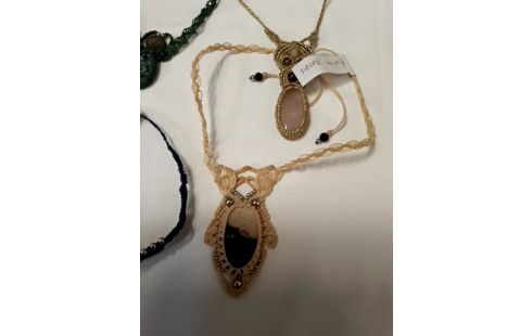 COLLIER BIJOUX PIERRE / MACRAMÉ