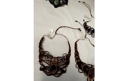 COLLIER BIJOUX PIERRE VÉRITABLE ET MACRAMÉ