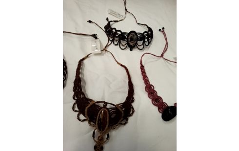 COLLIER BIJOUX PIERRE VÉRITABLE ET MACRAMÉ