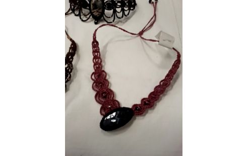 COLLIER BIJOUX PIERRE VÉRITABLE ET MACRAMÉ