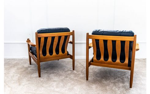 PAIRE DE FAUTEUILS SCANDINAVES RETAPISSÉS