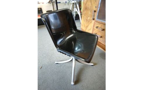 CHAISE PIVOTANTE ANNEES 70