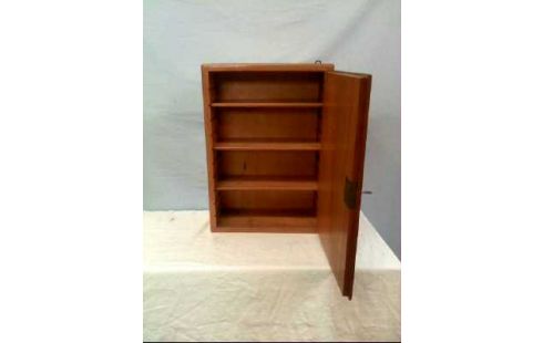 WANDSCHRANK KLEIN HOLZ VERZIERT