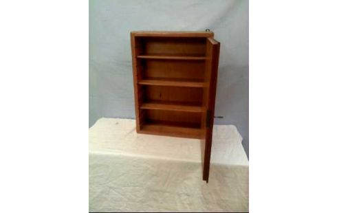 WANDSCHRANK KLEIN HOLZ VERZIERT