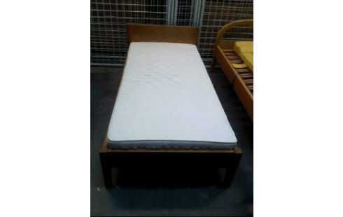 BETT HOLZ MIT MATRATZE