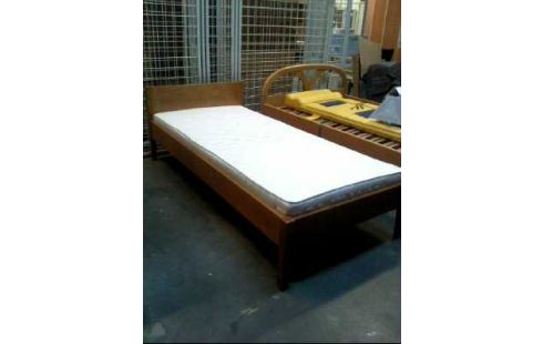 BETT HOLZ MIT MATRATZE