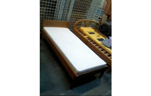 BETT HOLZ MIT MATRATZE