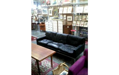 SOFA SCHWARZ LEDEROPT. 3-SITZER METALLGESTELL