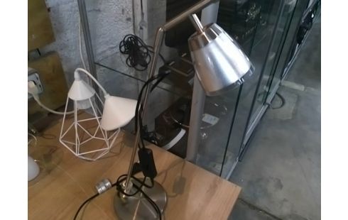 LAMPE A POSER