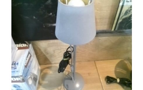LAMPE A POSER