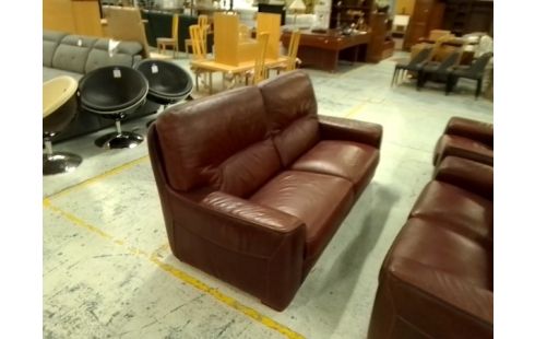 SALON EN CUIR BORDEAU 3PL + 2PL +1PL + POUF