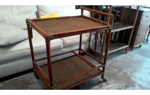 DESSERTE A ROULETTES