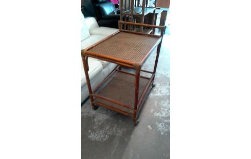 DESSERTE A ROULETTES