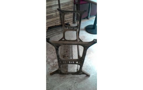 PIED DE MACHINE A COUDRE