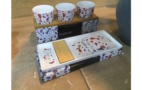 SERVICE DERRIERE LA PORTE