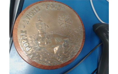 TAPE DE BOUCHE PORTE AVION FOCH .