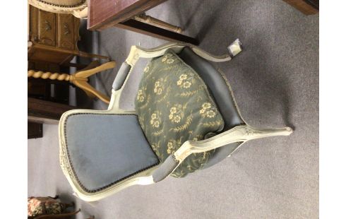 FAUTEUIL STYLE LOUIS XV CRAQUELLEE