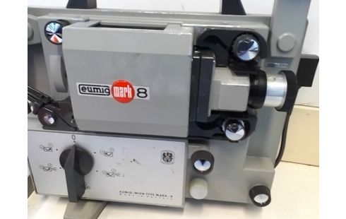 PROJECTEUR VIDEO EUMIG MARK 8