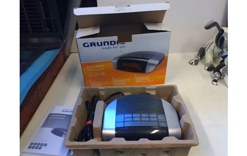 RADIO REVEIL GRUNDIG SONOCLOCK 660
